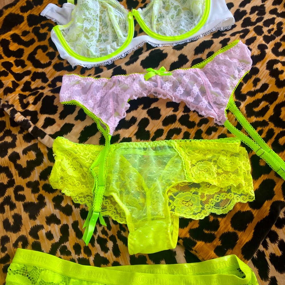 Fabulous Neon Green white lacey racy BOMBSHELL line!!! Victoria’s secret
